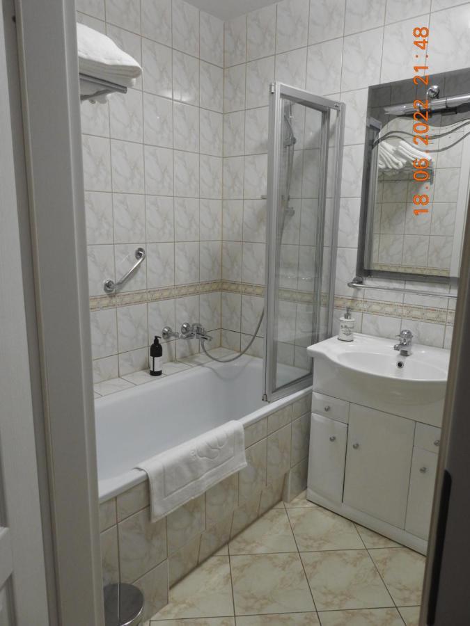 Apartament Blisko Morza Apartment Kolobrzeg Bagian luar foto