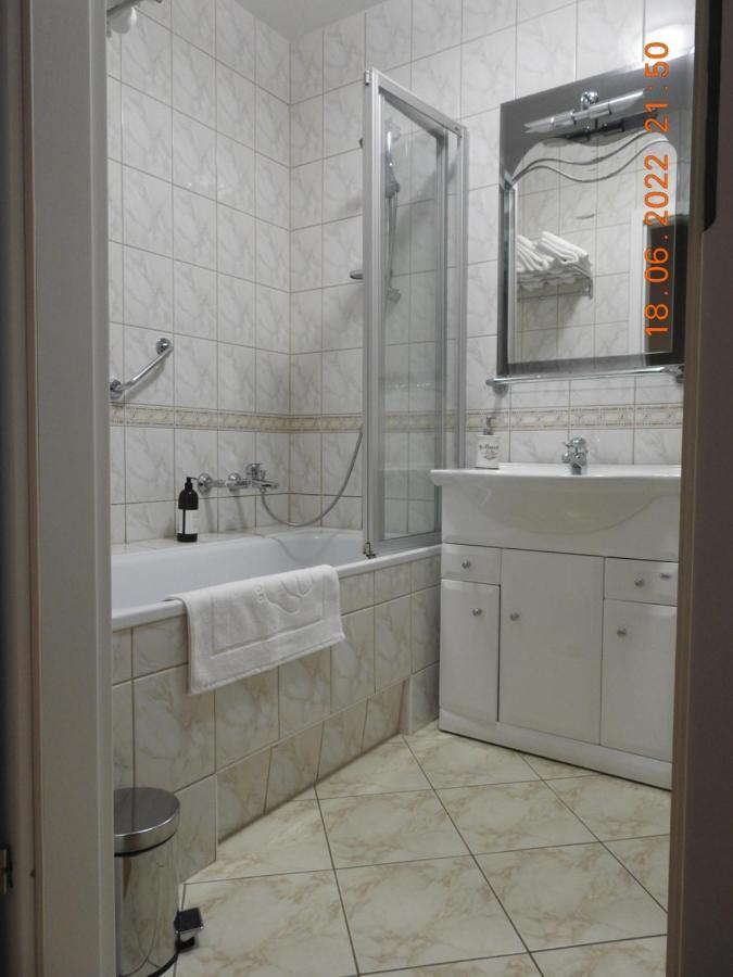 Apartament Blisko Morza Apartment Kolobrzeg Bagian luar foto